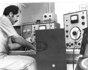 Meir-testing-speakers-at-Morel-lab-1980-C