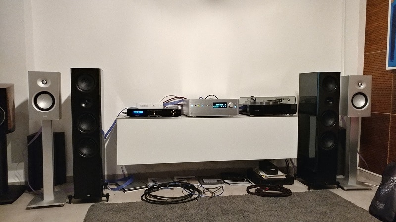 T+A PA 2500 R integrated amplifier with S 2100 CTL and R 300 speakers