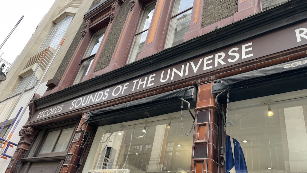 חנויות תקליטים בלונדון - Sounds of the Universe