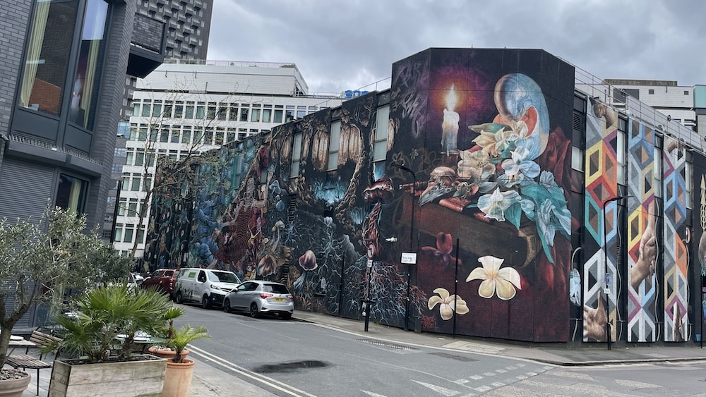 סיור היא ״גרפיטי ומתוקים״ בשורדיץ' לונדון