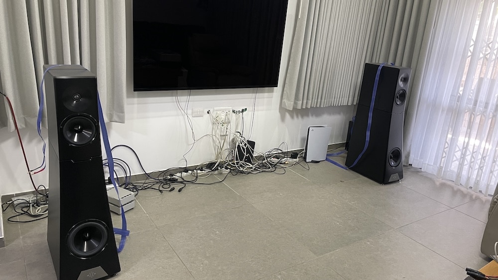 פינוי מקום עבור סטנד אודיו