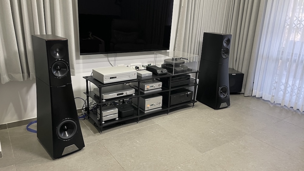 רמקולי השנה 2025 בקטגוריית רצפתי מעל 100 אלף ש״ח: YG Acoustics Vantage 3