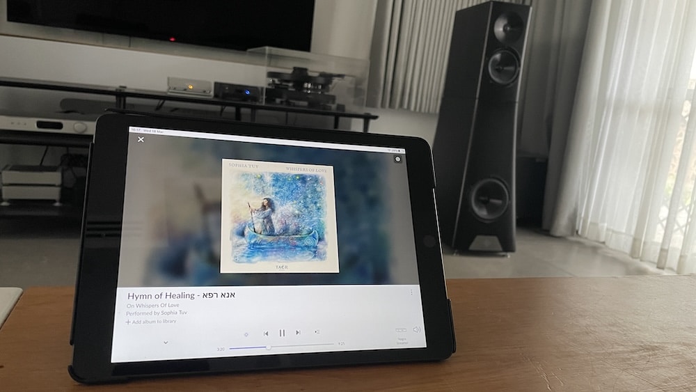 אלבום השבוע של זמרות שכדאי להכיר: Sophia Tuv - Whispers Of Love