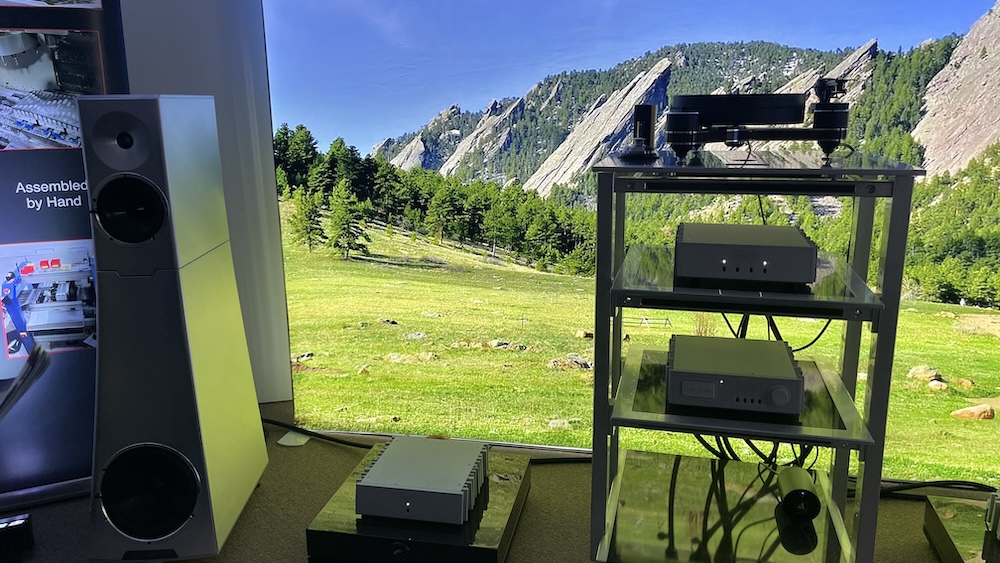 Boulder and YG Acoustics
תערוכת High End וינה